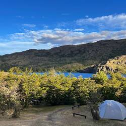 Campingplatz am Rio Cochrane, entspringt aus dem gleichnamigen See