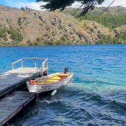 Sieht aus als ob der Fluss nach links fließt. Optische Täuschung, er fließt nach rechts... der Wind!