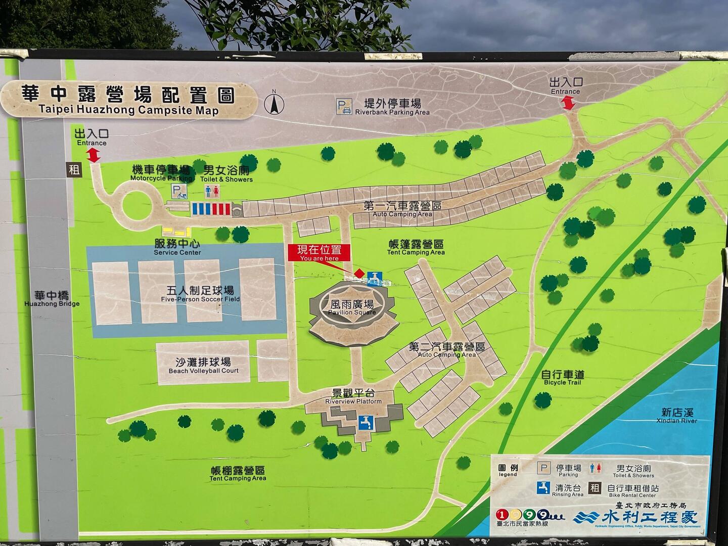 zufällig den Campingplatz in Taipeh entdeckt, ganz idyllisch gelegen am Flussufer direkt im Zentrum