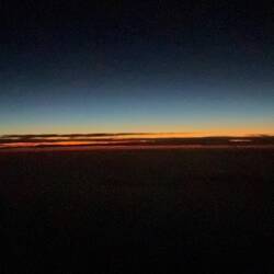 Und noch ein Sonnenuntergang über den Wolken, irgendwo über dem indischen Ozean