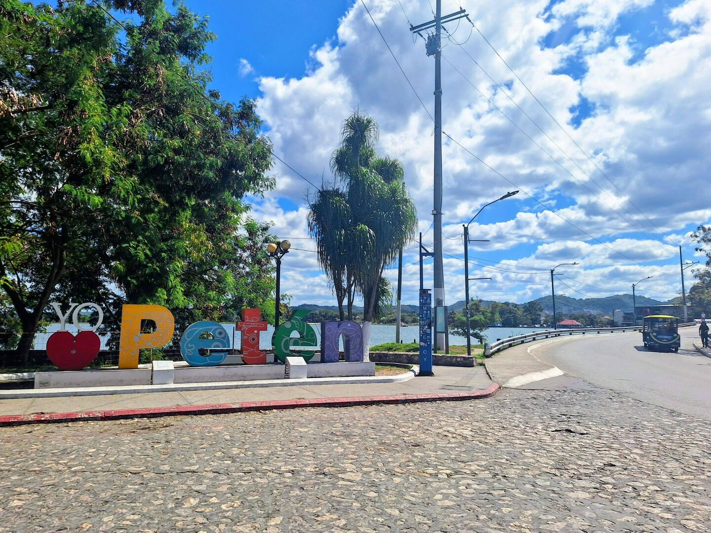 Yo amo Petén / I love Petén, which is the equivalent of saying I love South Dakota