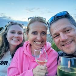 ...auf unseren ersten Tourstop😉🍷🍷