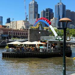 Café im Yarra River