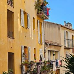 ... erinnern an Italien, und Nizza war ja lange eine italienische Stadt.