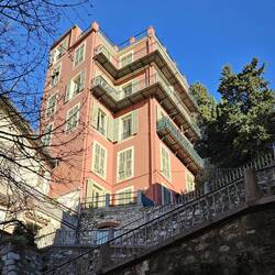 ... auch mal über Treppen bergauf und bergab.