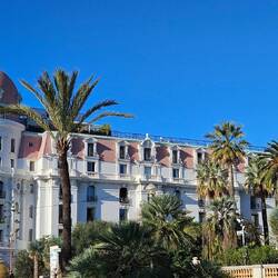 ... mit dem berühmten Hotel Negresco