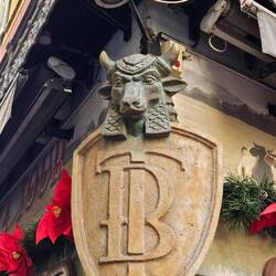 Das ist der Schlachterladen. Pardon: La boucherie.