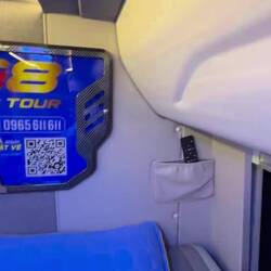 Notre bus couchette pour 12h (nuit) : on a de la wifi, on peut brancher notre tel, on a de l'eau !