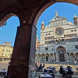 To enjoy an espresso under this arcade is a must.
