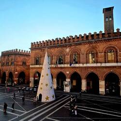 Civic power in red brick. ​Palazzo del Comune (1206).