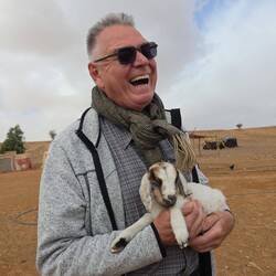 So ein fluscheliges Zicklein - hoffentlich pullert das jetzt nicht.