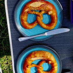 Zwei Brezen vom deutschen Bäcker für je 3€