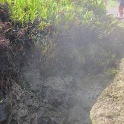 Auch hier kommen heiße Dämpfe an die Oberfläche.