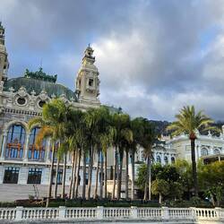 Opera de Monte Carlo, daneben dichtes Gedränge ...