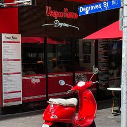 Restaurant Vespa Rossa, natürlich mit Moped
