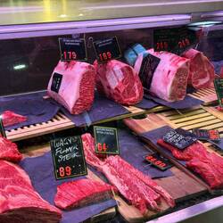 lecker Wagyo Fleisch, für bis zu 249 AUD pro Kg, das sind derzeit ca. 150€ p.kg