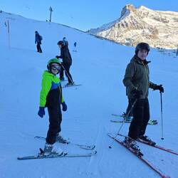 Rainer fährt mit den Kindern nach dem Skikurs