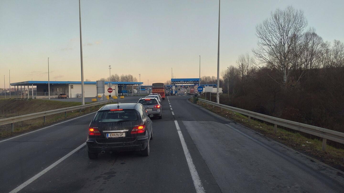 Warten auf Einreise an der Grenze