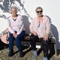 Die zwei "Grazien" genießen das Sönnchen