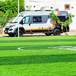 In Ciudad del Carmen stehen wir direkt neben dem Bolzplatz des Barrio ...