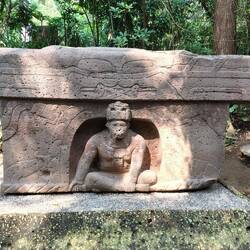 Eine weitere Altar-Skulptur ...