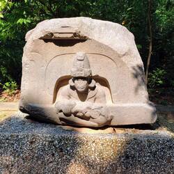 Jetzt aber zu den Skulpturen! Ein Altar ...