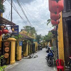 Les rues sont toutes jaunes comme ça