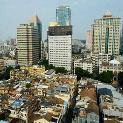 Kontrast Albausubstanz und Hochhäuser