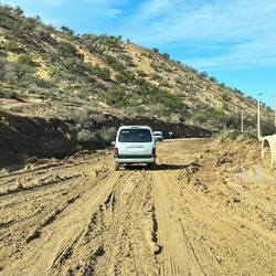 Diktierte Straße nach Regenfall