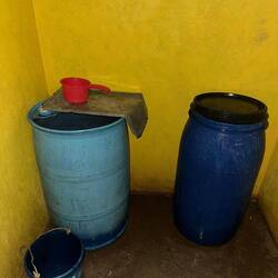 Und es gibt sogar eine Dusche!