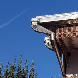 Tolle handwerkliche Rinnen. Hat fast jedes Haus so!