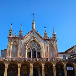 Die Kirche Notre-Dame-de-Cimiez gehört zum Gebäudekomplex des ehemaligen Franziskanerklosters