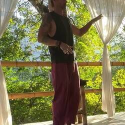 Unser Yoga Lehrer Jeremias. ein echter Aussteiger