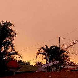 Sonnenuntergang hinter dem Nebel