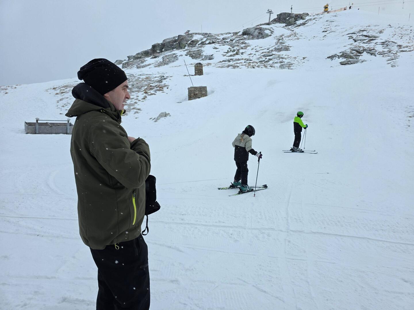 Auf die Skier bei - 10 Grad und Schneell