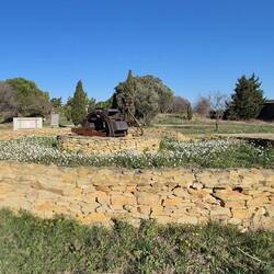 Traditionelles Schöpfrad für Wasser, von Eseln oder Maultieren gezogen.