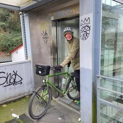 Mit dem Fahrstuhl auf die Brücke. 😀