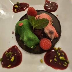 Heute sind die Frösche hier bunt und nur aus Schokolade