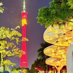 Blick vom Huacheng Platz auf den Canton Tower