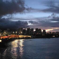 Einfahrt in der Morgendämmerung