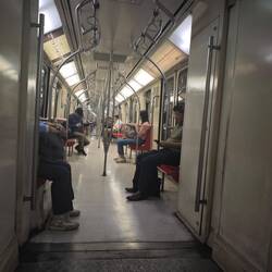 Früh am Morgen sind die Metros noch schön leer gewesen.