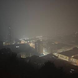 Die Stadt versank im Nebel der Rauchschwaden.