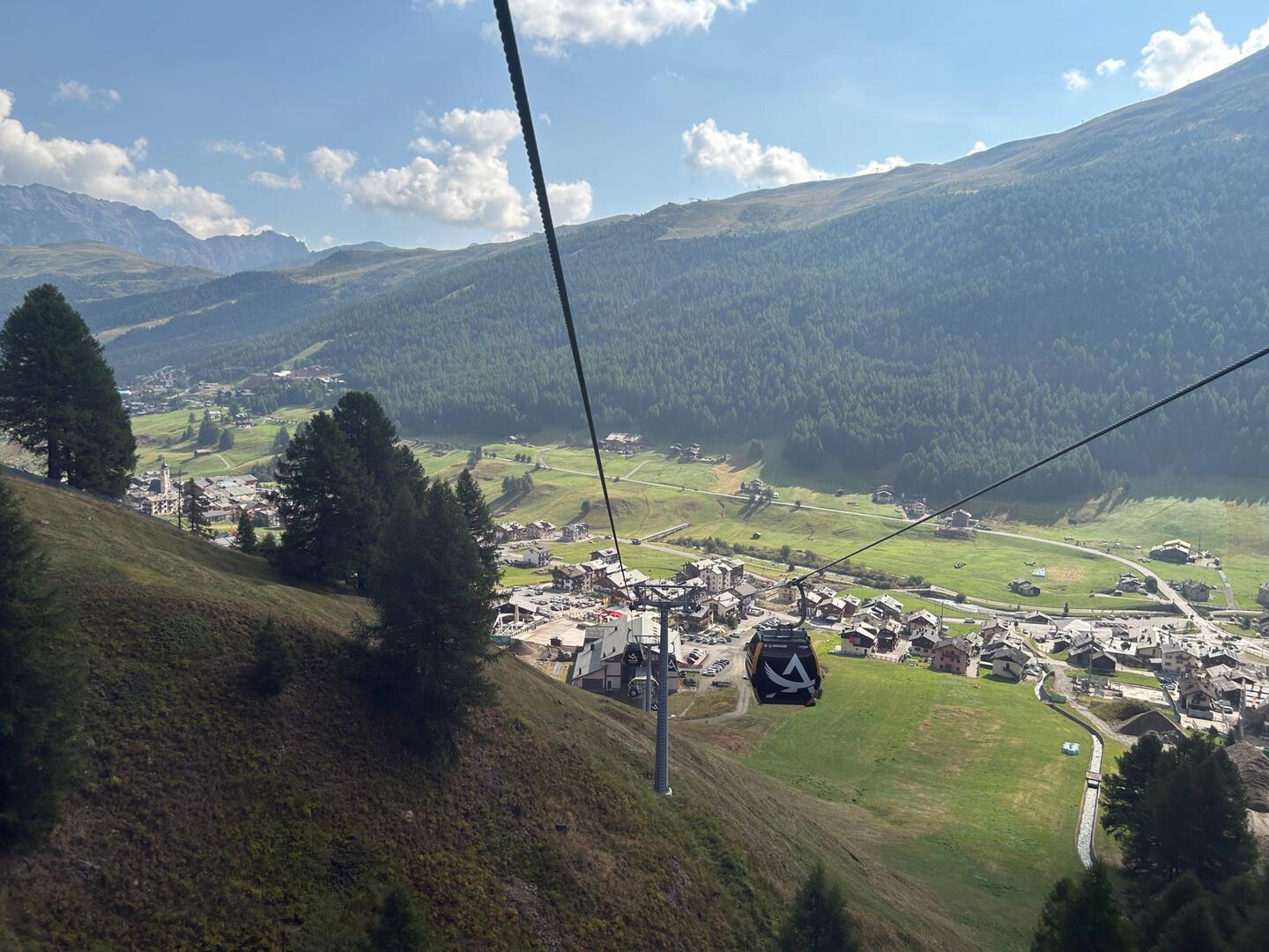 Auffahrt zum Carosello mit Blick auf Livigno