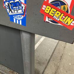 "Nimm dies!", "Nimm das!"