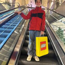 Unser stolzer Legoheli Besitzer...