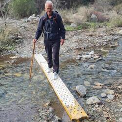 trocken über den Bach