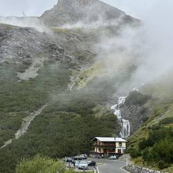 Hier haben wir Rast gemacht und den Wasserfall bestaunt