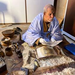 Saif reads us a love poem, we sing "blowing in the wind" fo him.