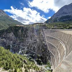 Staumauer des unteren Stausees (Lago di Cancano)