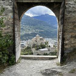 Blick von Tourbillon zur Basilika Valeria